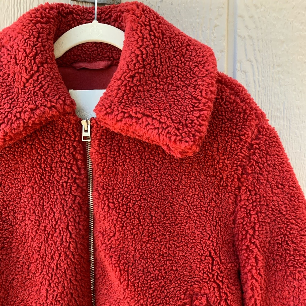 Wilfred Free red plush oversized full zip teddy sherpa jacket semi cropped - Picture 2 of 16
